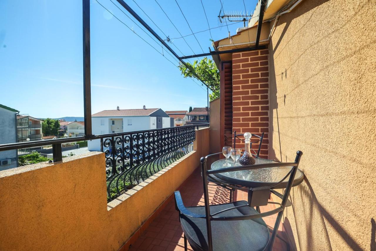 Apartments And Rooms Sinka Biograd Na Moru Exterior foto
