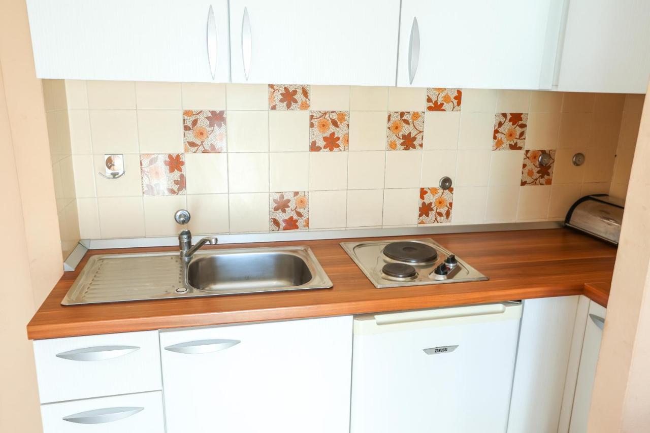 Apartments And Rooms Sinka Biograd Na Moru Exterior foto