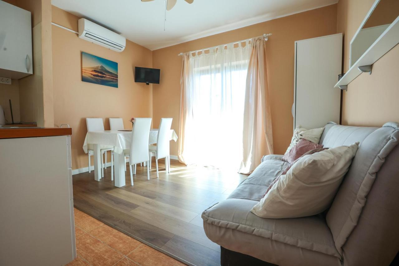 Apartments And Rooms Sinka Biograd Na Moru Exterior foto